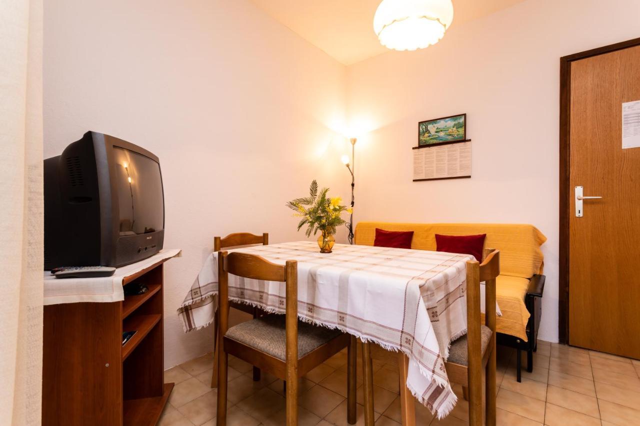 Rooms & Studio Apartment Mira Baška Buitenkant foto