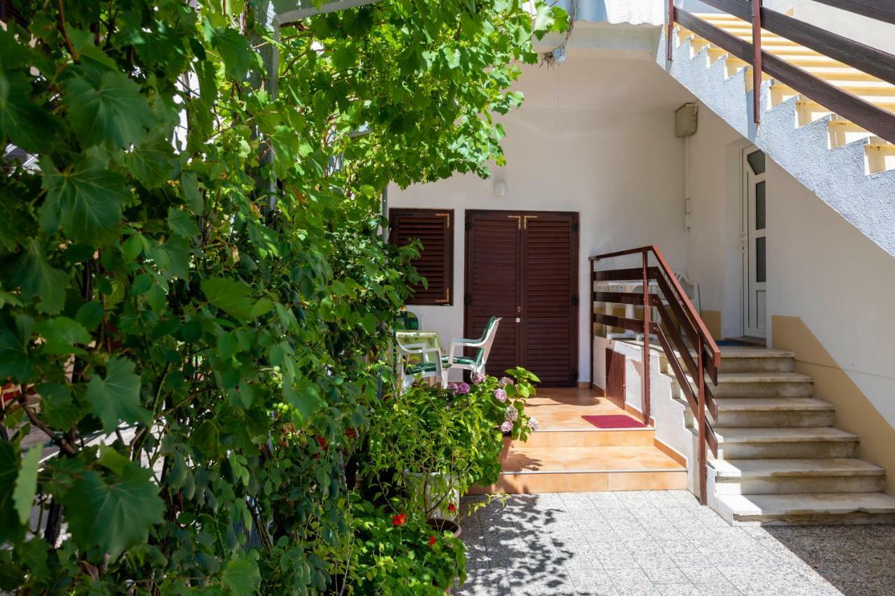 Rooms & Studio Apartment Mira Baška Buitenkant foto
